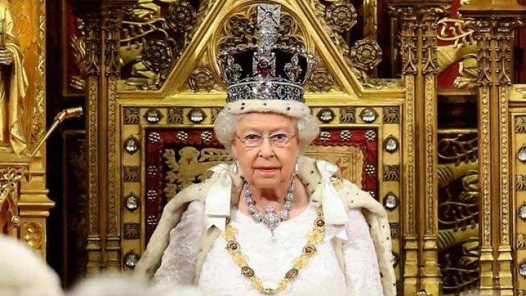 Una foto de la reina Isabel II, sacada el 18 de mayo de 2016 en el Parlamento de Londres. AFP