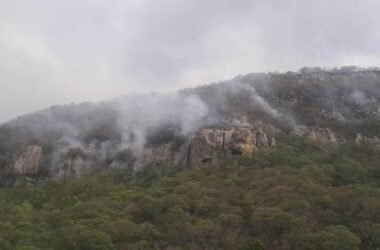El fuego acecha las ruinas arqueológicas de Samaipata. | Min. Defensa