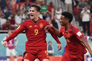 Gavi (der.), jugador de España, una de las revelaciones del torneo. | AFP