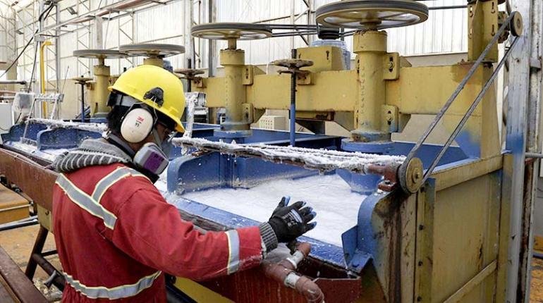 Producción de carbonato de litio en el salar de Uyuni. | ABI