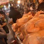 Venta de carne de pollo en un mercado de Cochabamba. | José Rocha