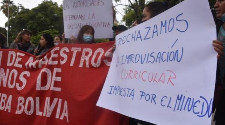 Protesta de maestros contra la nueva malla curricular. Archivo | José Rocha