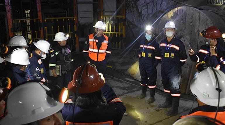 Visita de una comisión de China a las mineras de Colquiri y Bolívar. | HIDROCARBUROS Y MINERIA