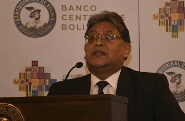 El presidente del BCB, Edwin Rojas, en una conferencia de prensa. | APG