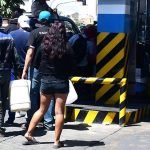 Venta de combustibles en bidones en Cochabamba. | Carlos López