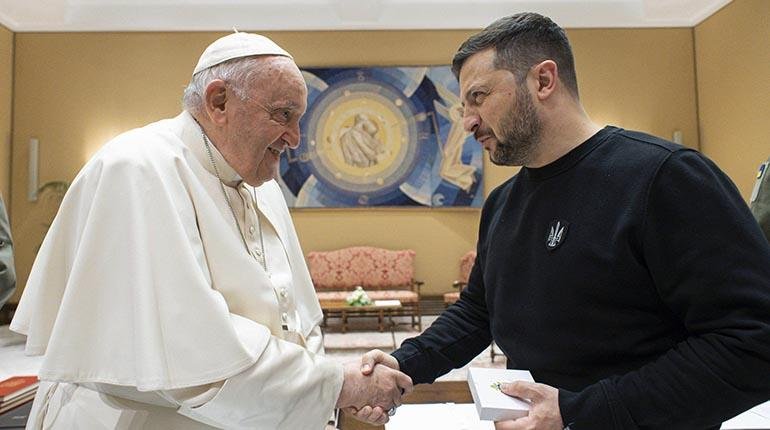 El presidente Zelenski junto al papa Francisco en el Vaticano. | EFE