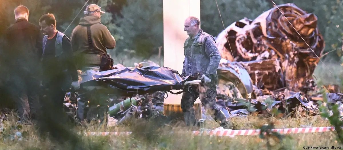 Remoción de cuerpos y escombros del avión caído entre Moscú y San Peterburgo este 23 de agosto