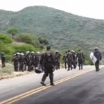 Policía boliviana en la ruta al Chaco.